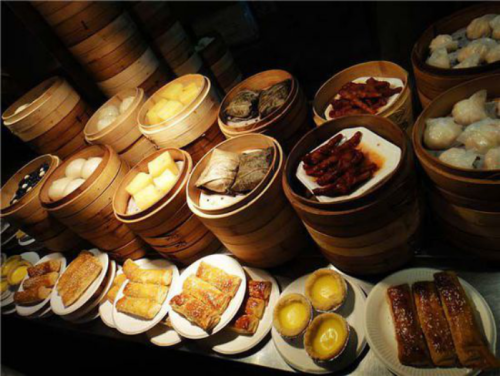 开着爱车游荡老城隍庙