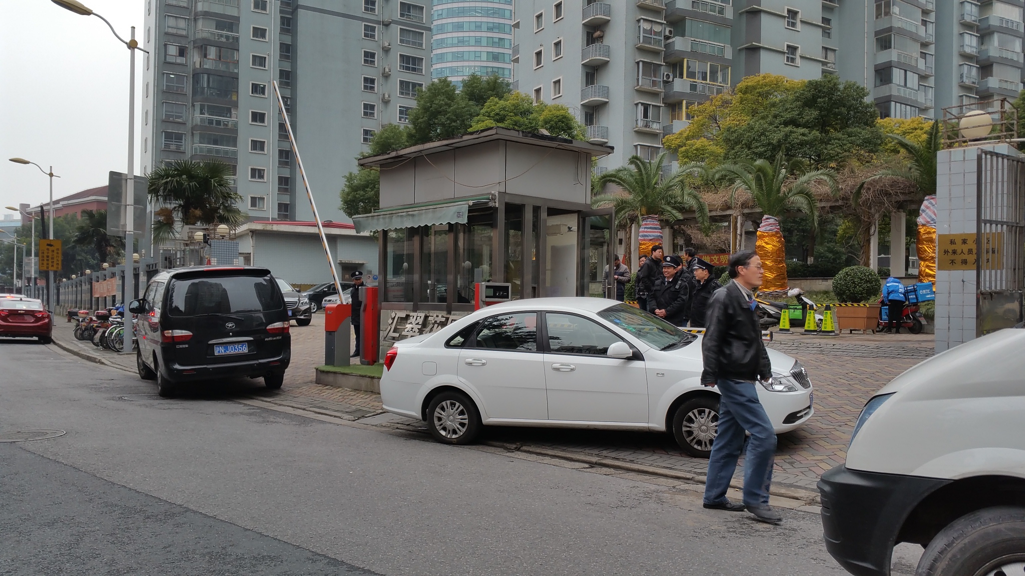 汇翠花园被堵门了就现在_kds宽带山