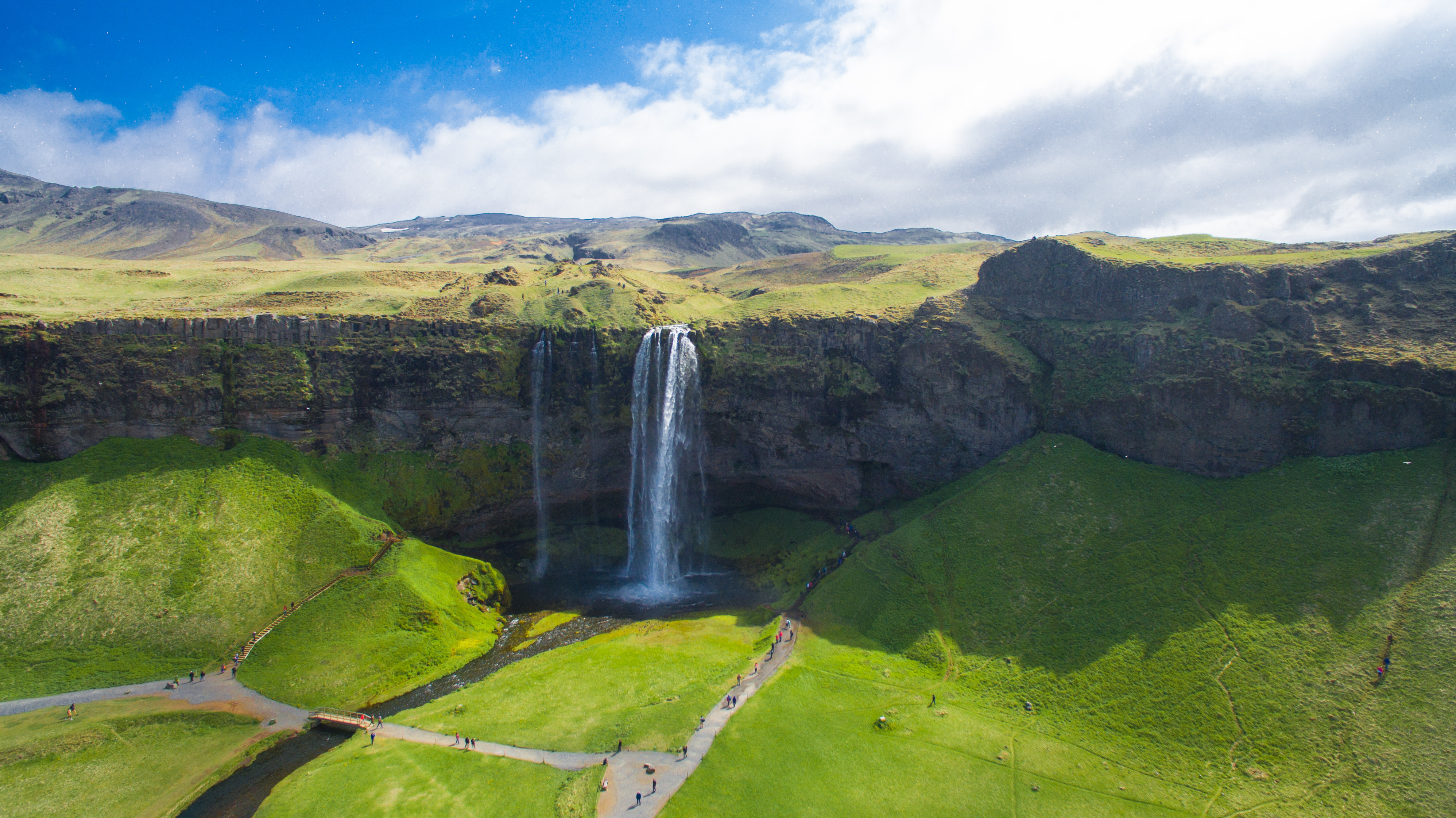 放一些夏天的冰岛纪实,包括一部航拍短片