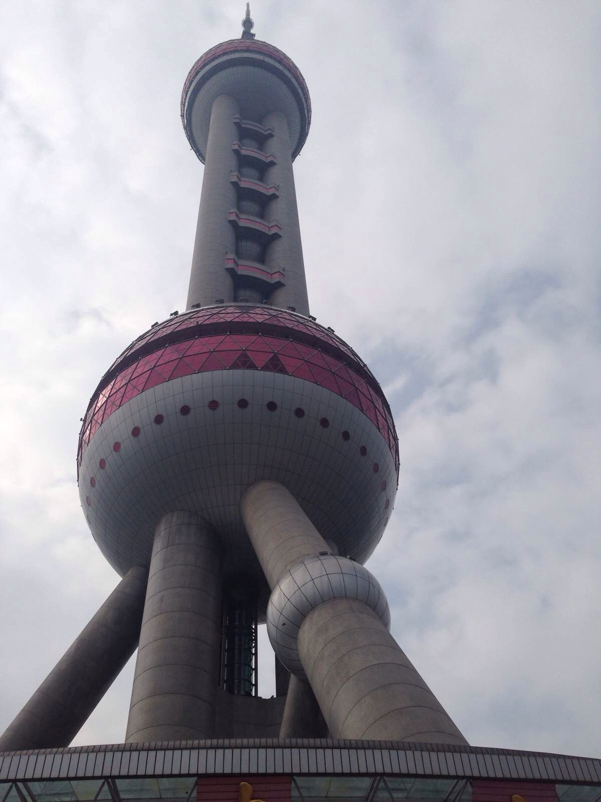 我也来一张,别说我土说我俗,东方明珠真的是我觉得是上海最具代表性的