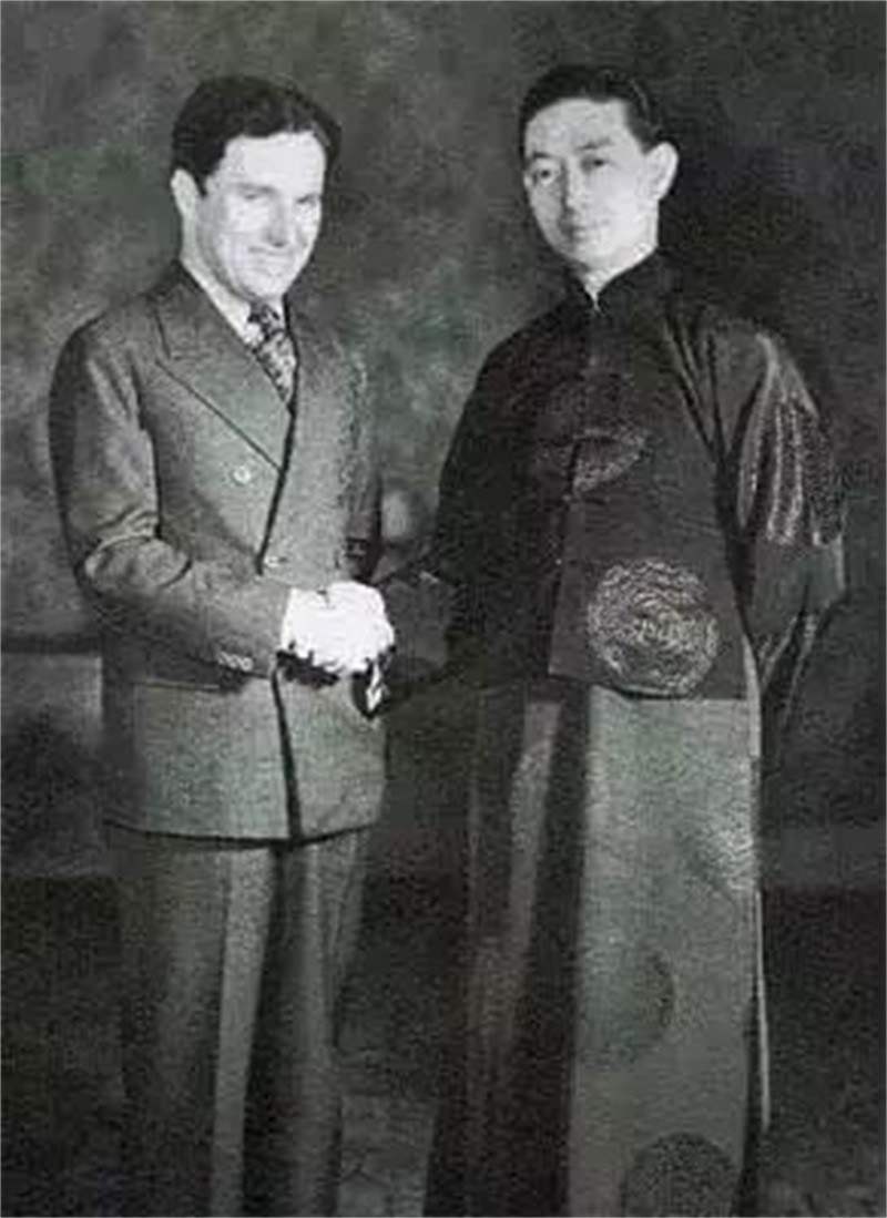 1936年,梅兰芳与查里.卓别林,一个是西方喜剧之王,一个是东方戏曲大师