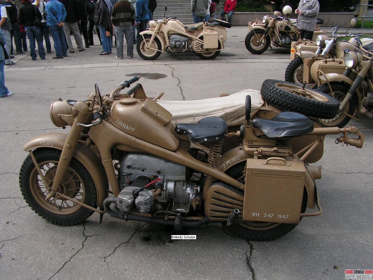 军用三轮摩托车图片