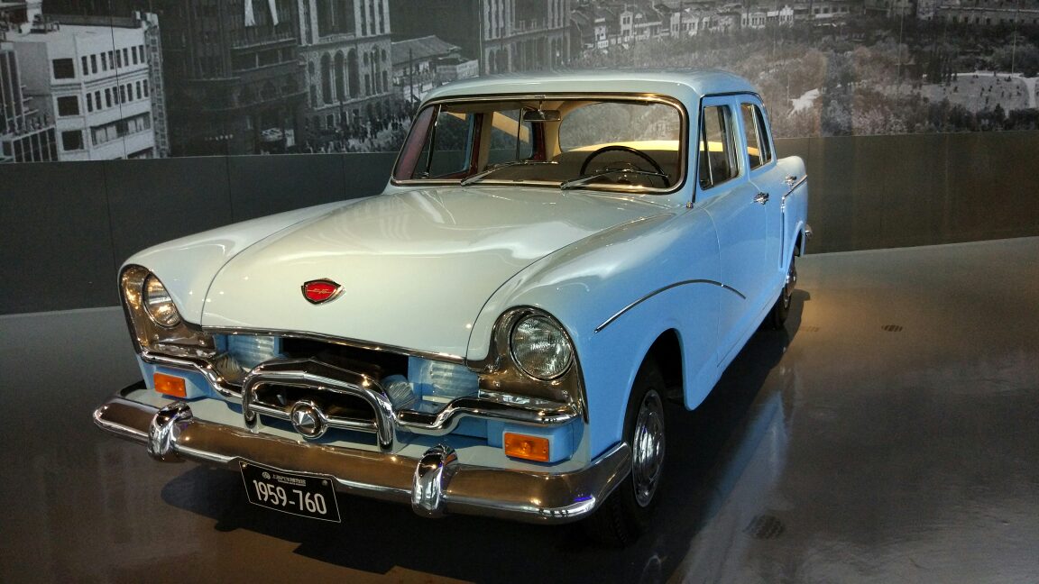 老式上海牌轿车图片
