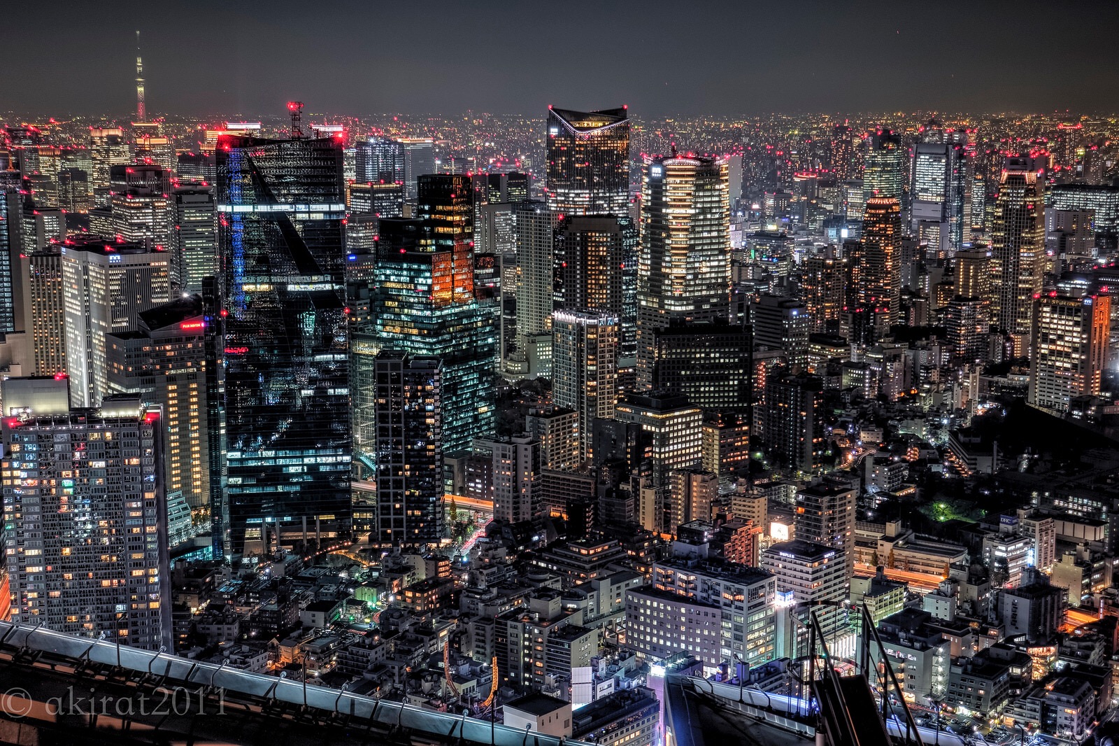东京和纽约哪个城市更繁华?