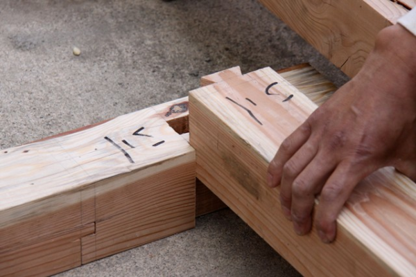 卯榫构造现代木结构住宅