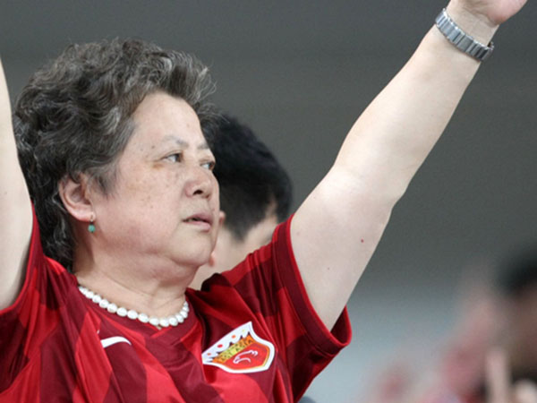 柏万青柏阿姨热情洋溢照3张