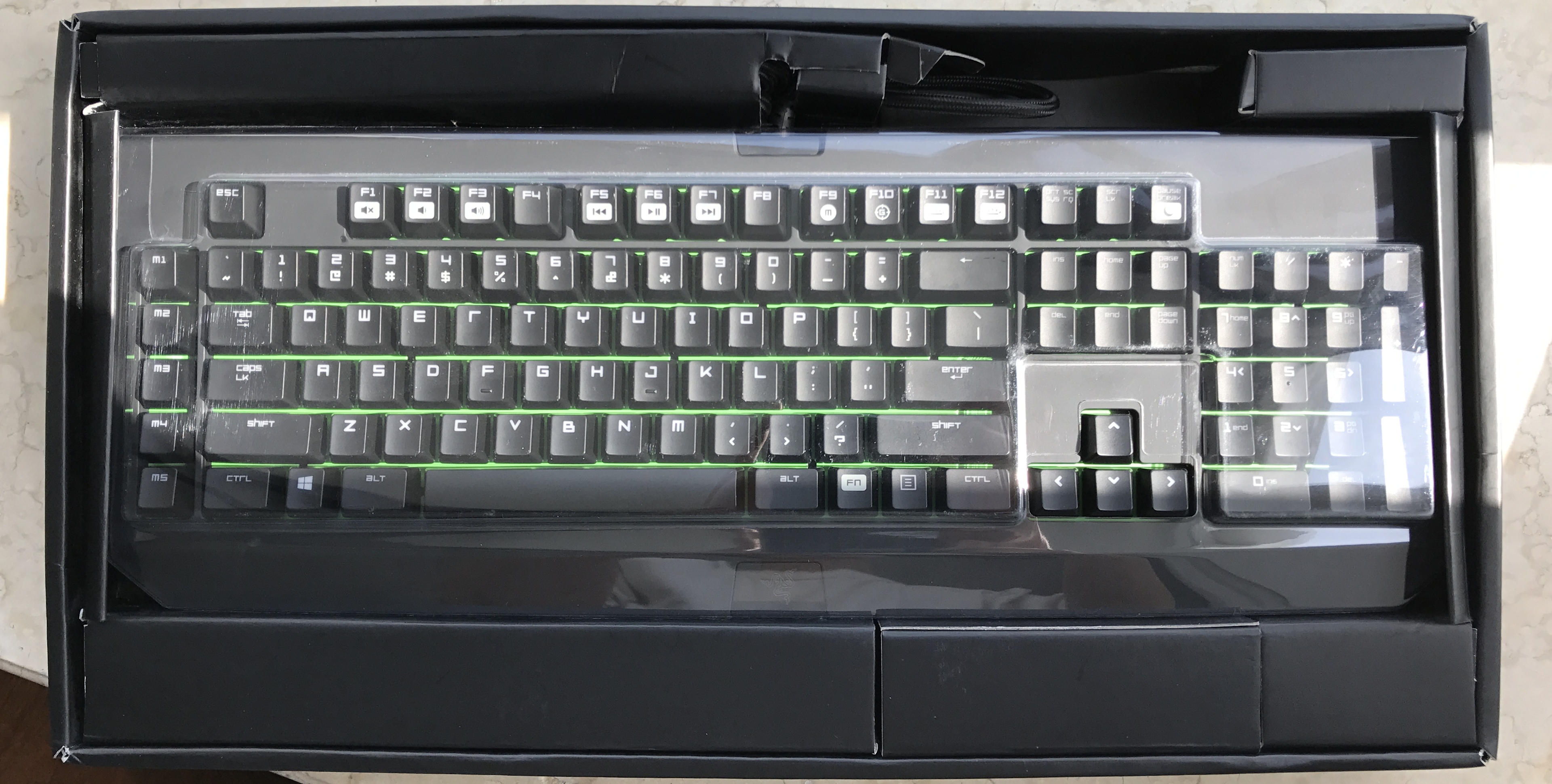 雷蛇 黑寡妇终极版键盘! 响尾蛇幻彩5g鼠标!