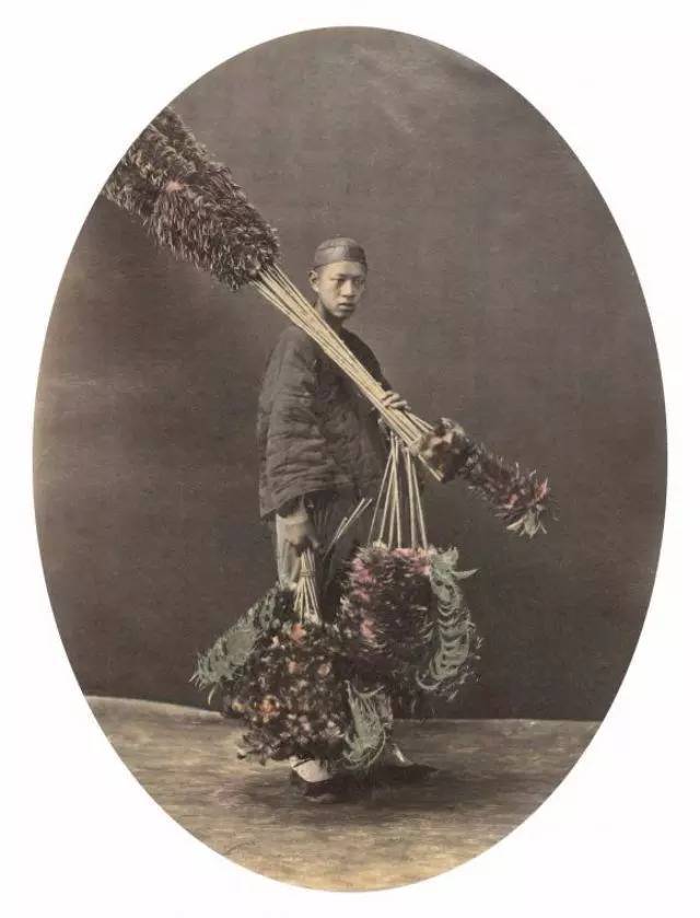 大家说说典型的上海女人和上海男人长相!