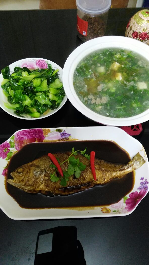 今天红烧鱼和炒青菜,40分钟手脚算快哇