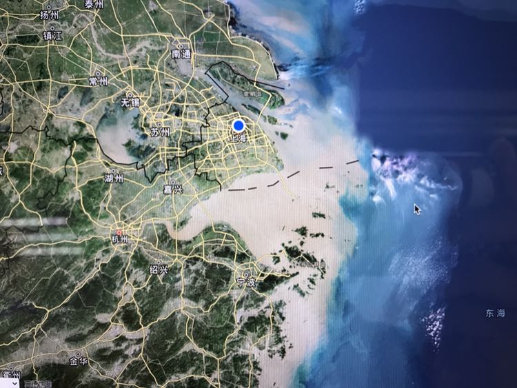 杭州湾的黄泥水,卫星上看远远比长江多