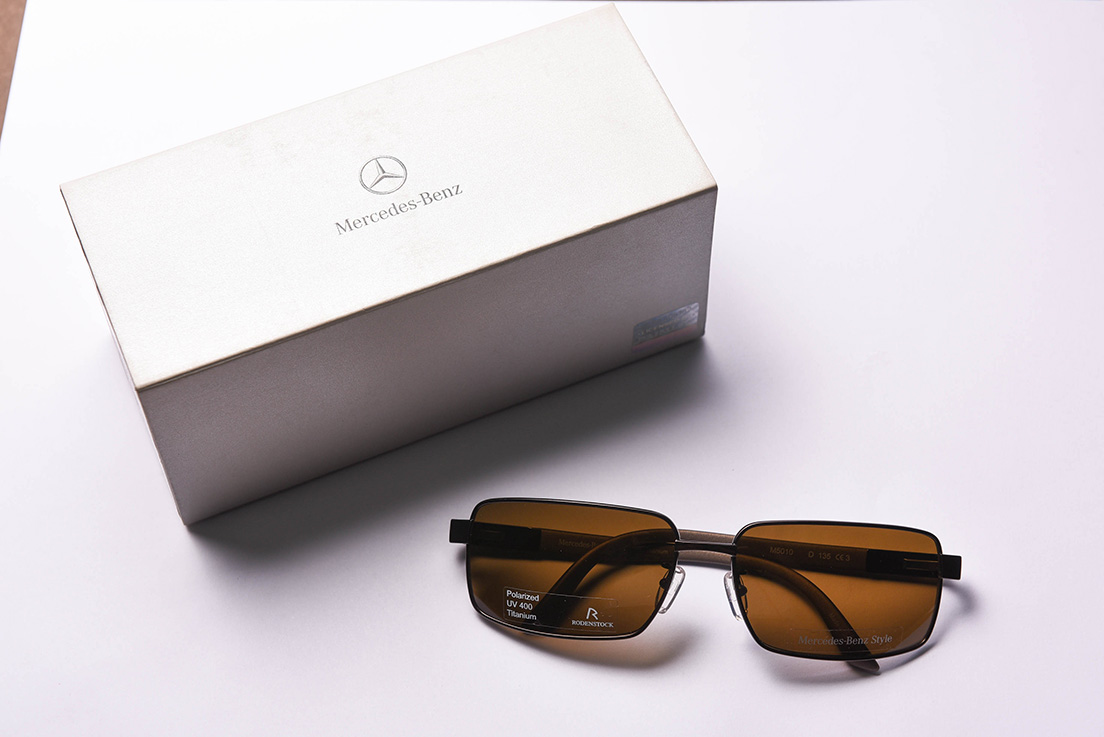 出一幅 奔驰太阳镜,罗敦司德偏光镜片.