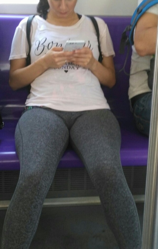 今早在地铁拍到的极品春色