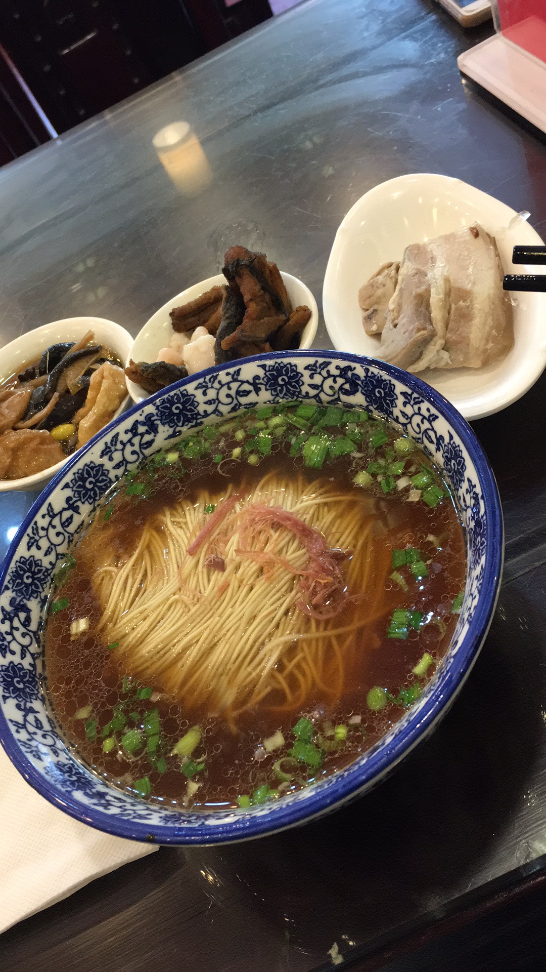 实惠又正宗的红汤面