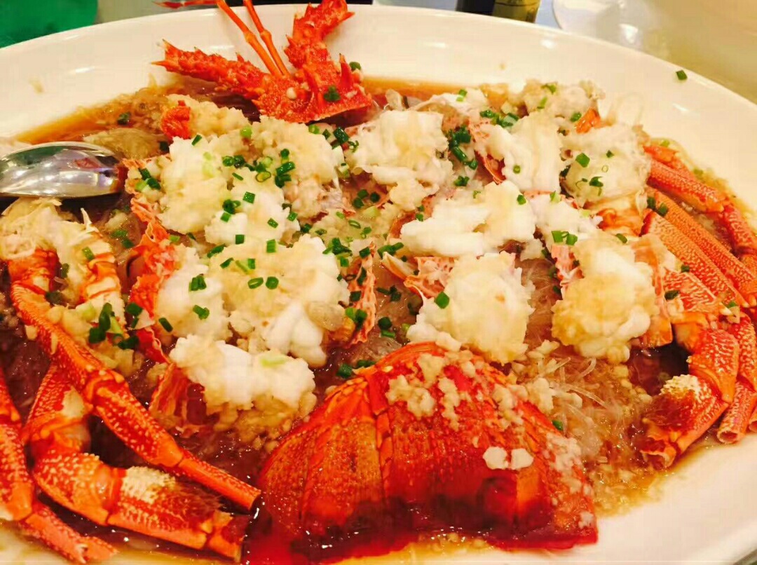 大龙虾是不啊婚宴中最上档次的一道菜?