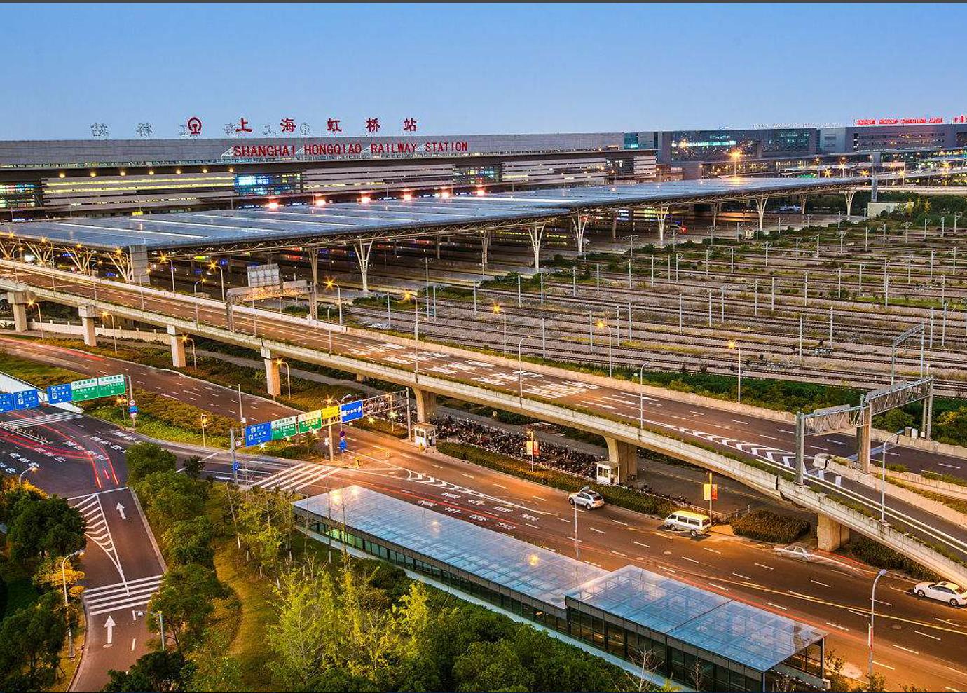 感觉上海站的站台和建筑都好破啊!跟其他两个火车站没法比