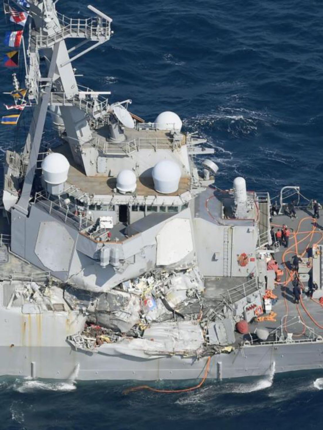 新万吨驱逐舰下水 全身照来了