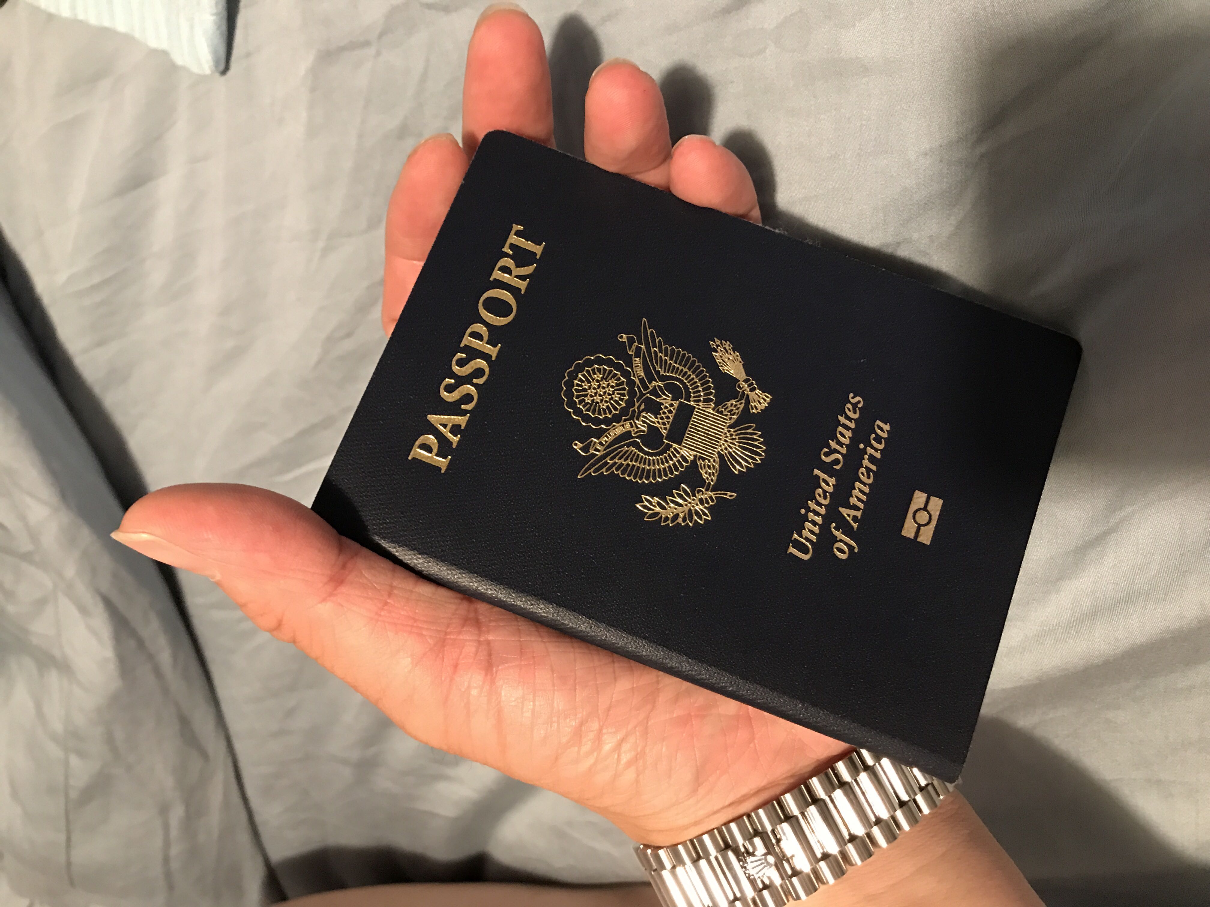 持外国护照未注销中国户籍者,不许出境