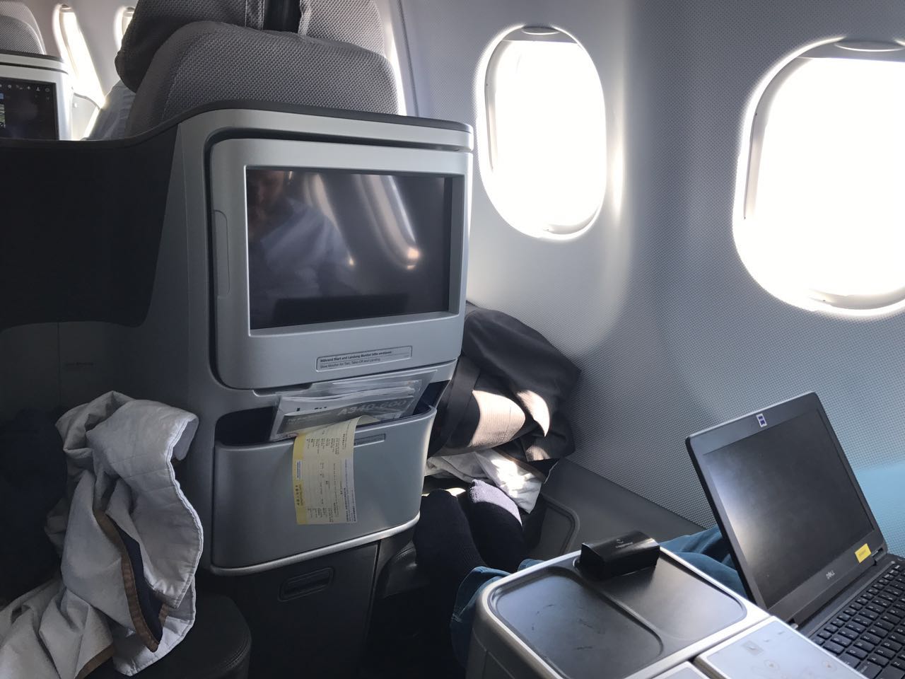 上航的737-800,5小时,有买商务舱必要伐?