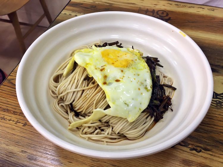 宫保鸡丁葱油拌面