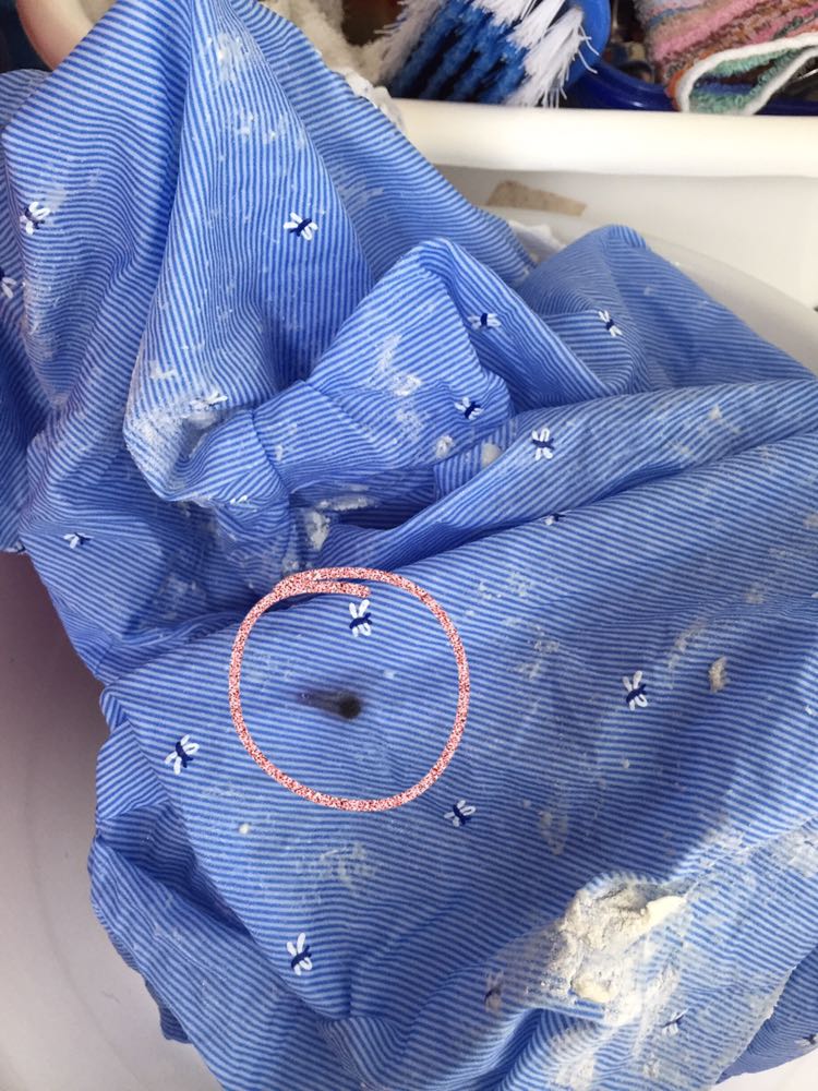 求助万能的山,衣服上这类污渍怎么清除?