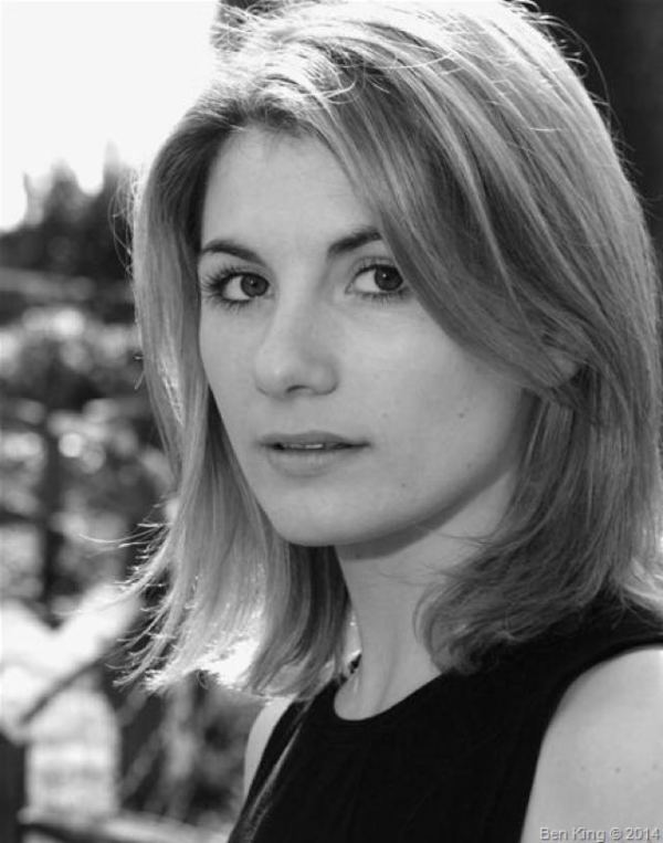 bbc政治正确到神经病啊 13代jodie whittaker,《小镇疑云》中演妈.