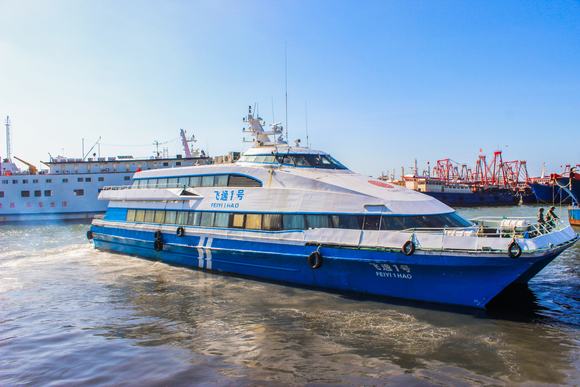 kds 宽带山   "北游"系列客轮的船仓都是很大的,航行时稳定性比较好