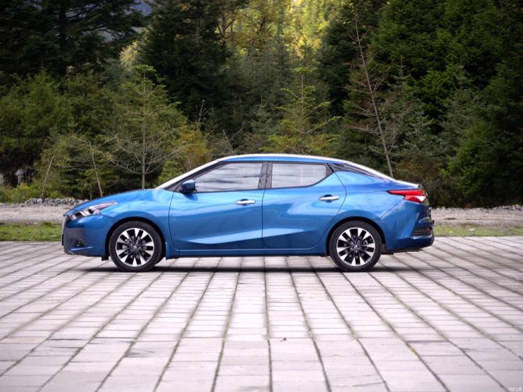 蛮好看啊 日系里跑偏的是日产 蓝鸟 无死角的难看