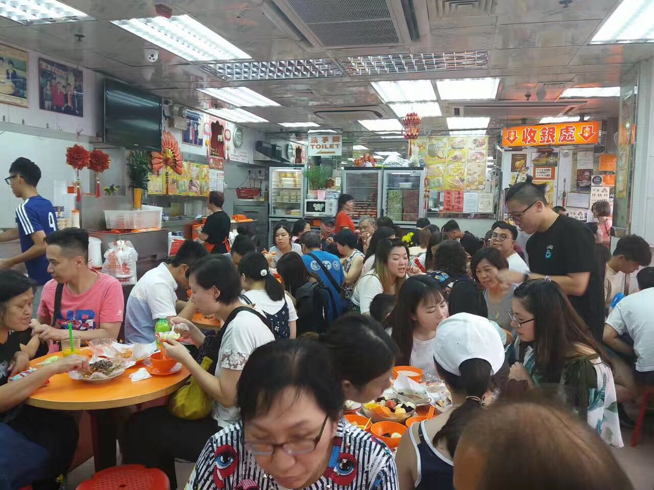 香港这种饭店虽然拥挤简陋,但一点不脏,喜欢