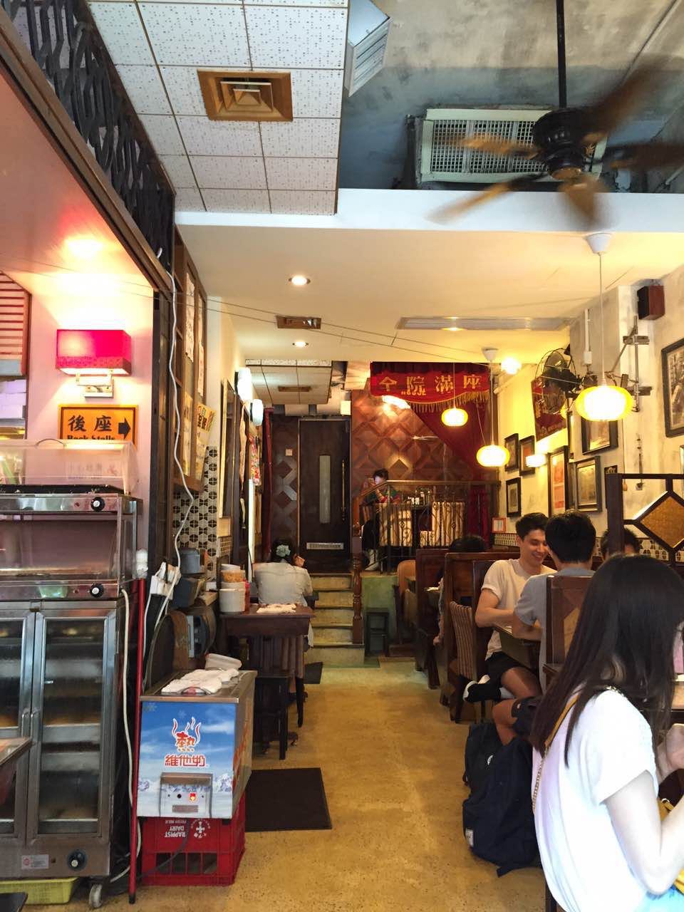 香港这种饭店虽然拥挤简陋,但一点不脏,喜欢