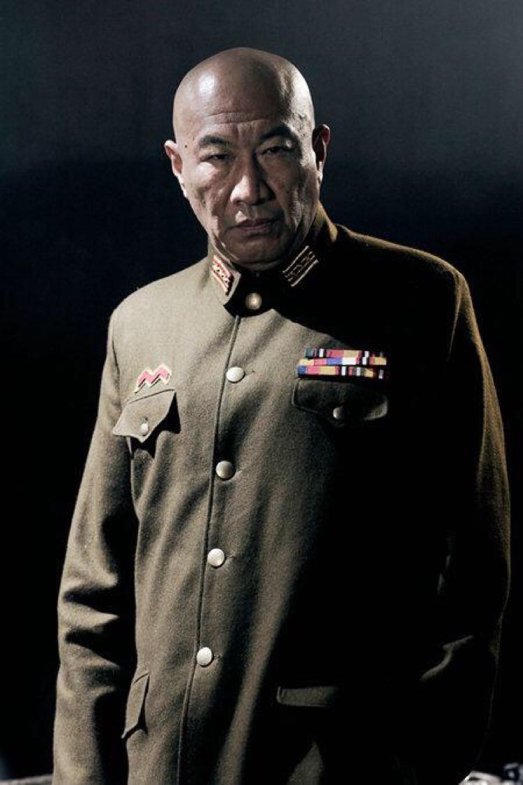 石兆琪这张铁青脸也蛮可怕的,这脸演监狱长绝对好,没人敢越狱.