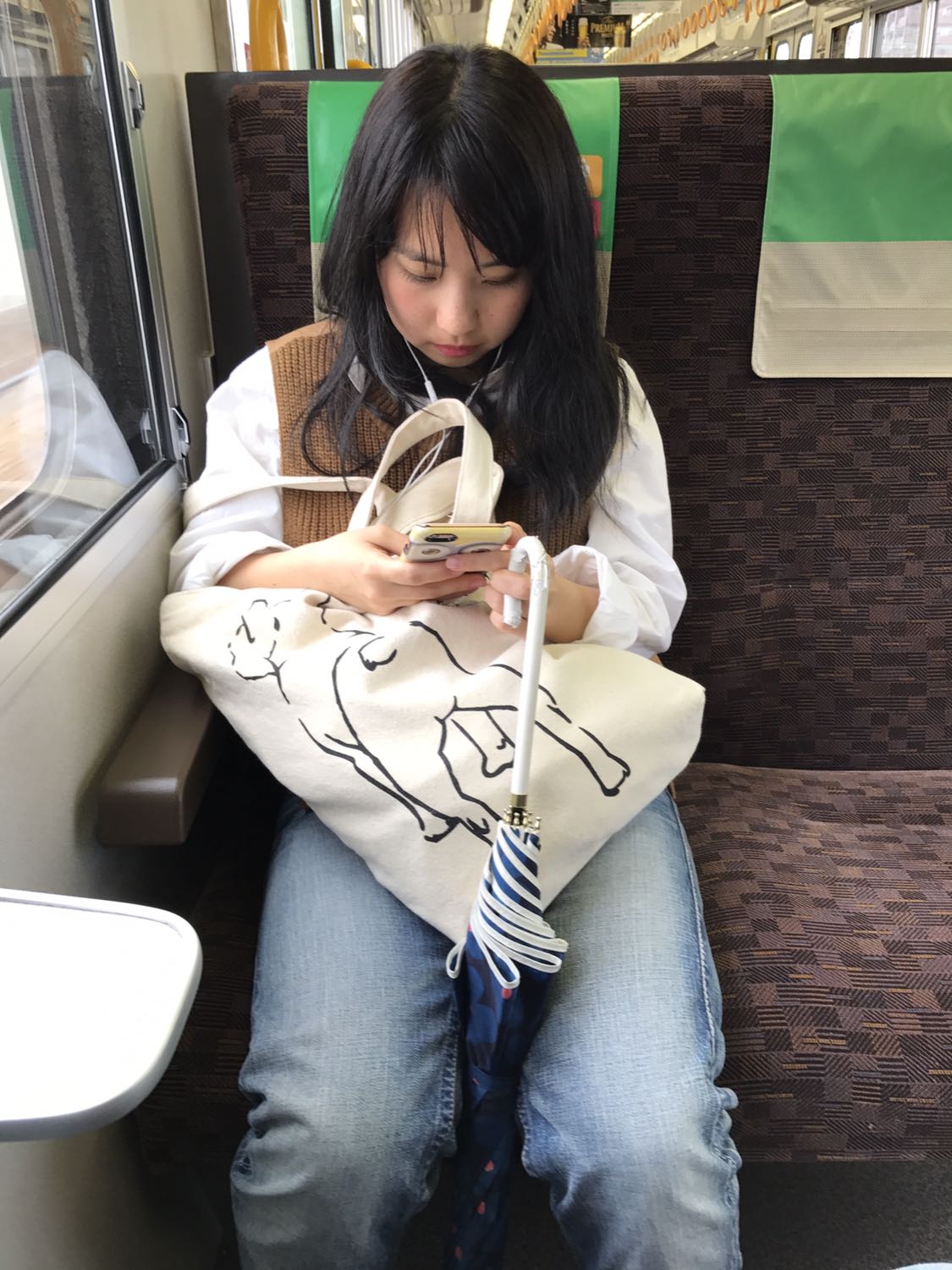 妹子在地铁自拍