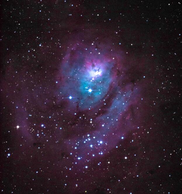 仙女星系距离地球有254万光年,是肉眼可见的最遥远的天体