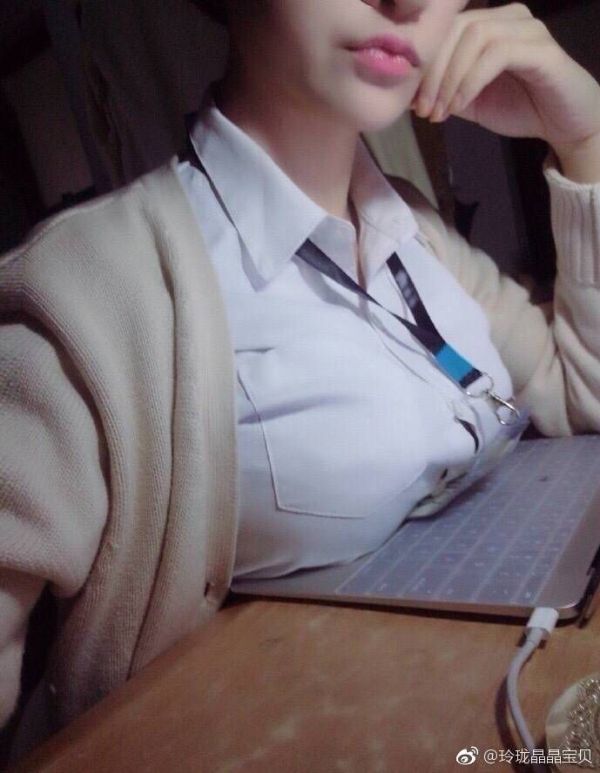 胸大的姑娘真的可以把胸放桌子上,然后办公做事吗?