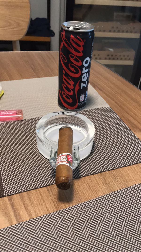 大家晒一晒自己现在抽的香烟(贵在真实)