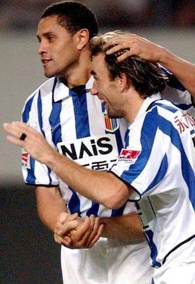 上海国际队终于回到中超了!泪崩!当年的中远球