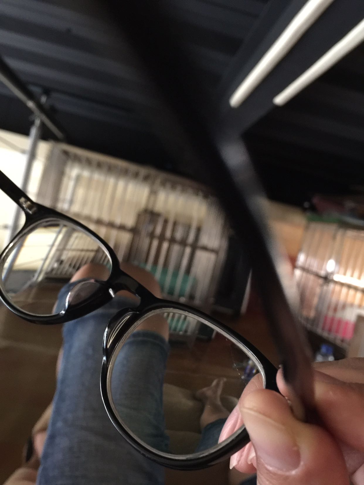 眼镜戴久了眼间距会松 怎么缩紧的