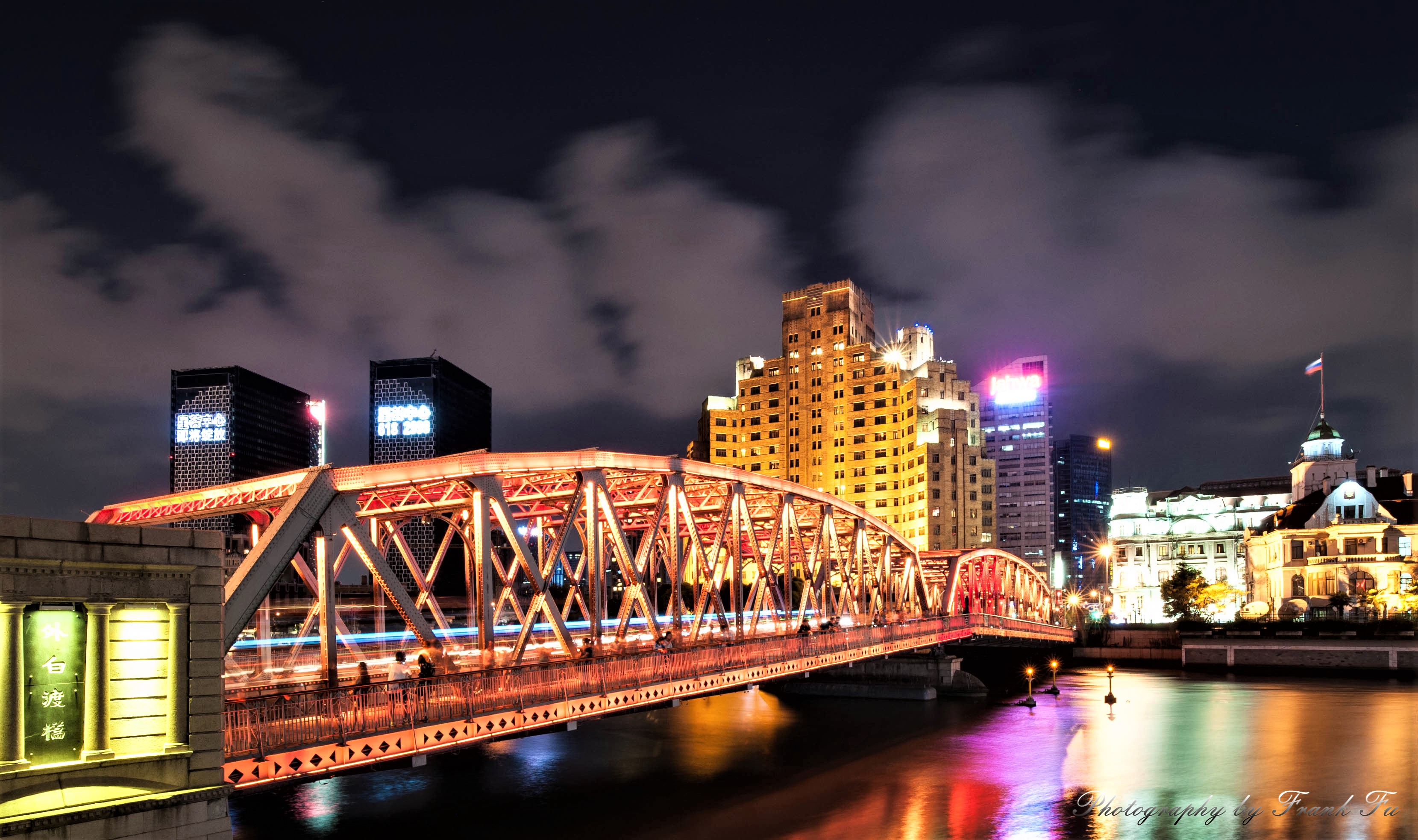 上海夜景是无敌美丽的