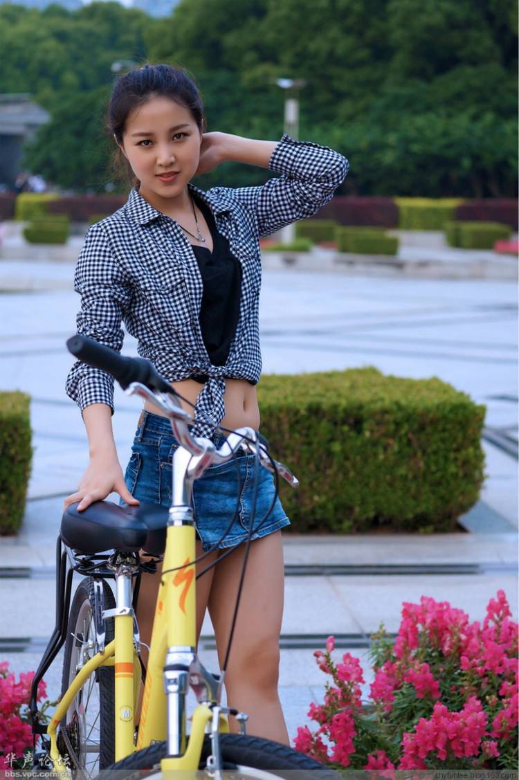 骑车自行车美女图片