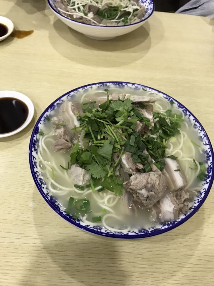 再弄点羊肚羊肝带回家 色艺的噢 比吃西餐牛排 生鱼片色艺多了