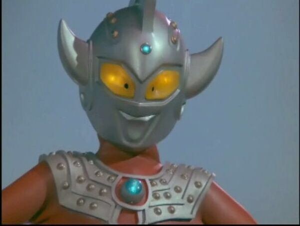 小时候的泰罗.丑爆了.