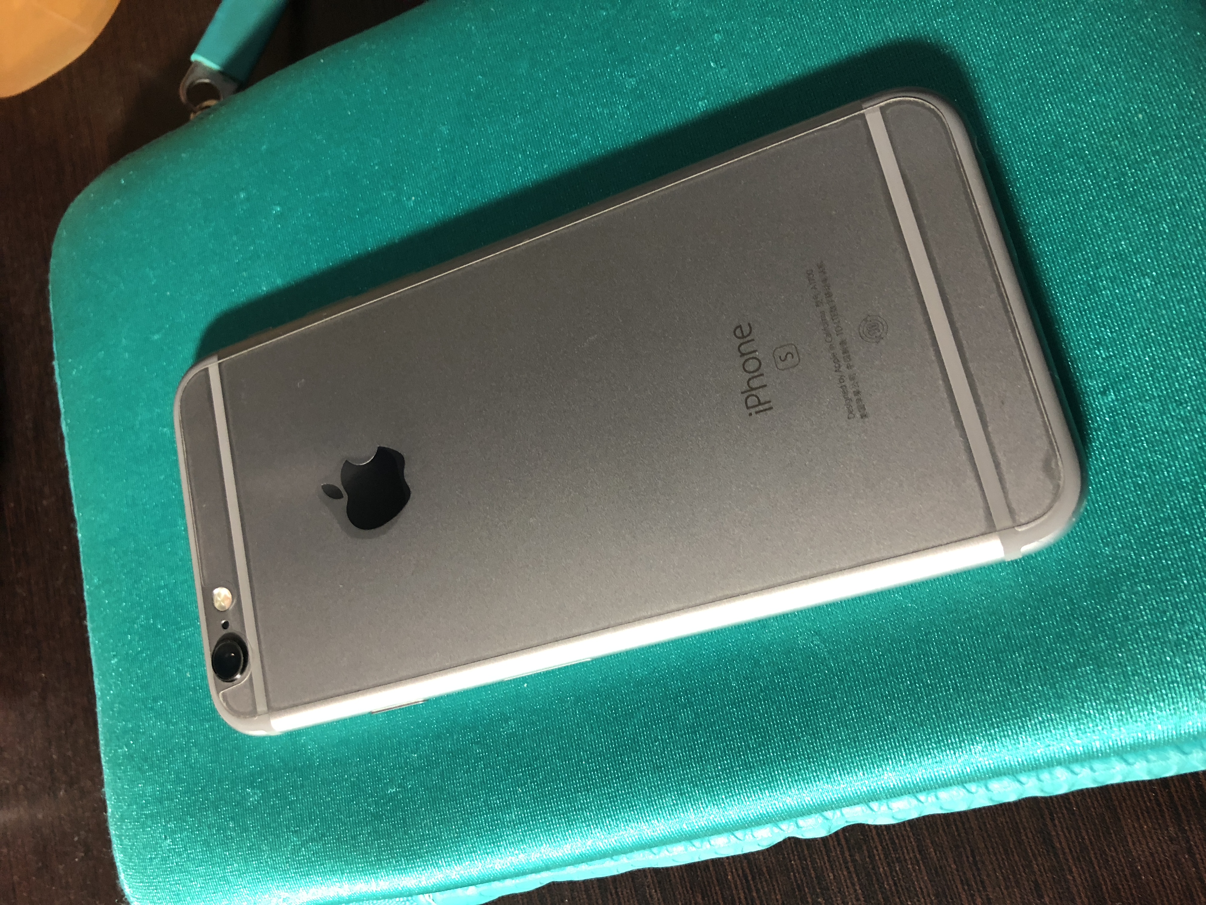 出自用国行iphone 6s 64g 深空灰黑色 iphone6s