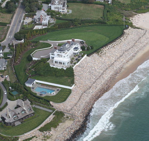 泰勒斯威夫特位于罗德岛州的住宅,面朝大西洋,占地30亩,价值1500万