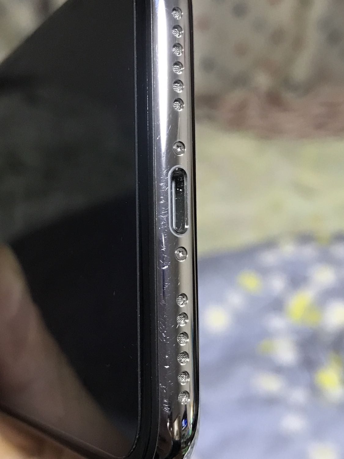 iphone x的不锈钢中框真是娇嫩