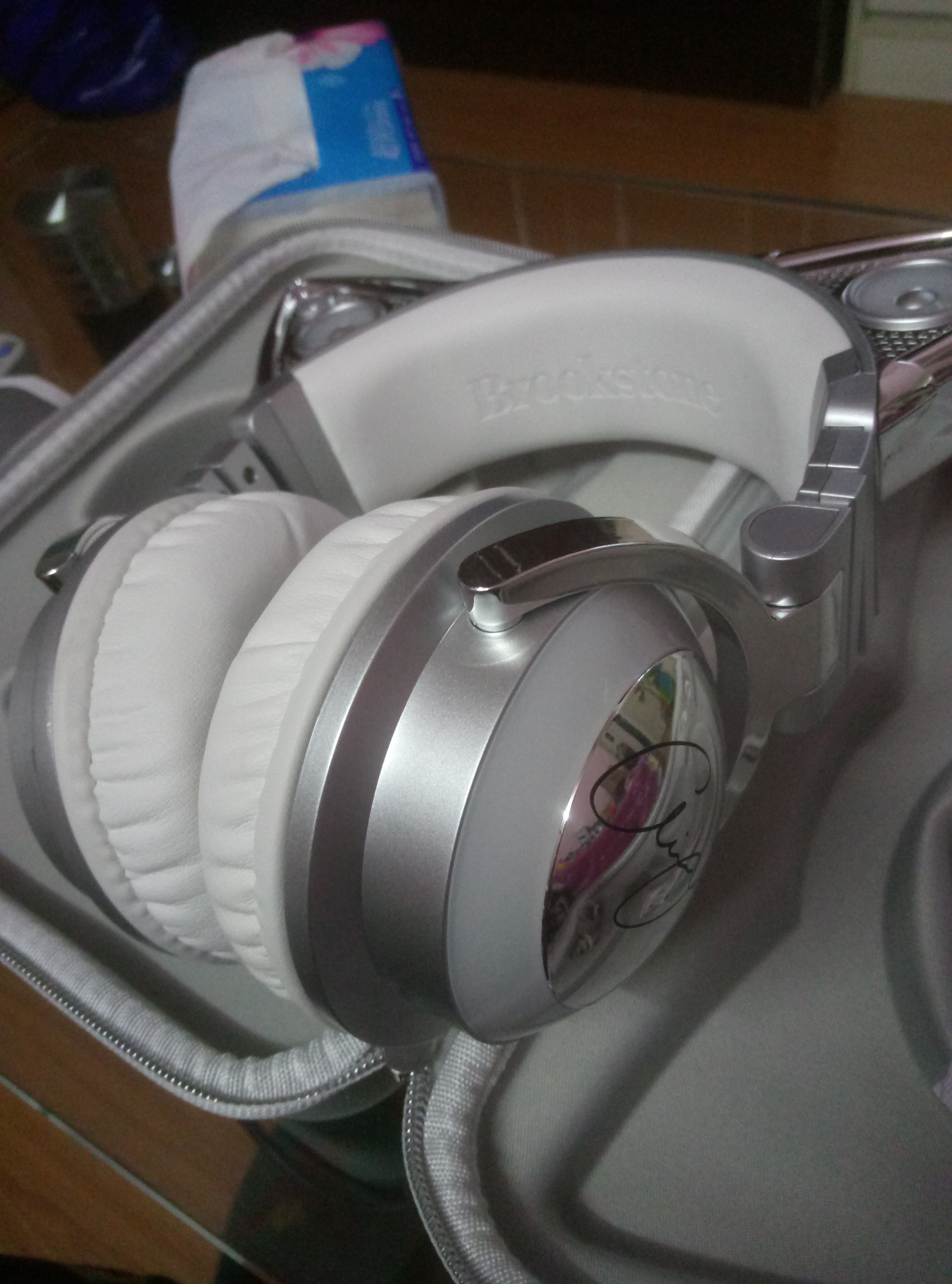 brookstone 148715二次元猫耳朵耳机主播耳机无线蓝牙电竞耳机