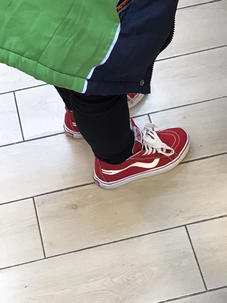 全家95后外来打工妹鞋子都很好