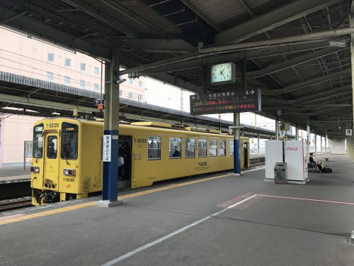 鸟栖,坐特急列车大约12分钟就能到,再转新干线,1小时11分就能到鹿儿岛