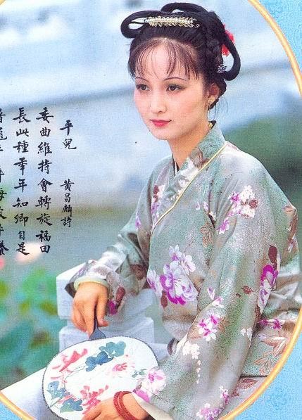 1996年,吴晓东与同为《红楼梦》剧组的演员沈琳(平儿)结婚,婚后生有一