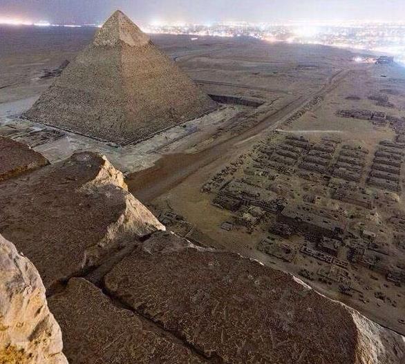 埃及金字塔的俯瞰图