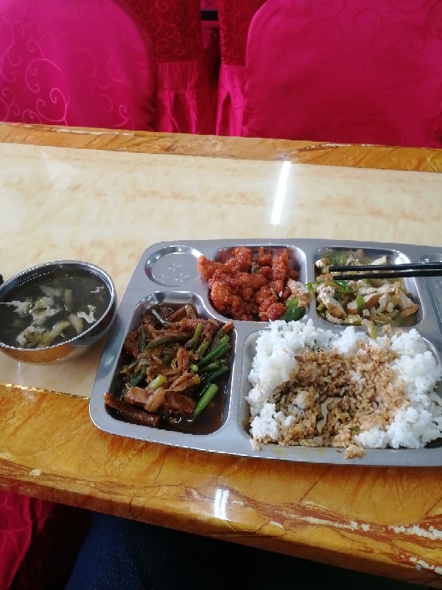 公司提供的午餐.嗲伐,吃得算好了吧