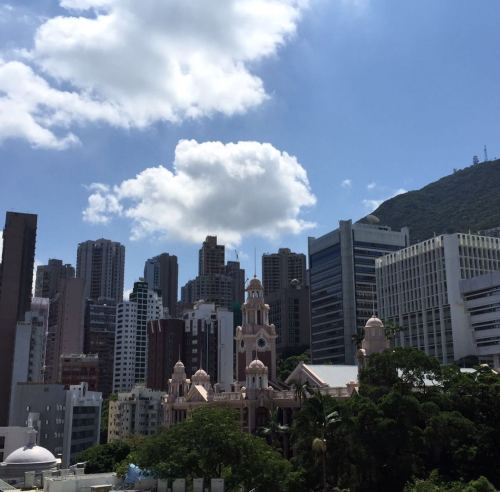 上海房价和香港比谁高?